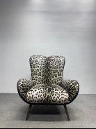 Últimas noticias de la empresa sobre Silla clásica Leopard de alta gama: el epítome de la elegancia y la función para la decoración de alta gama