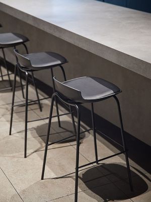 comprar Clásico taburete de bar negro peso ligero y sofisticadas sillas de bar de cuero online manufacture
