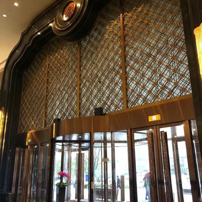 Buen precio Tabique plegable de encargo de acero inoxidable de la sala de estar del pasillo de los muebles del hotel de la textura de la pantalla en línea