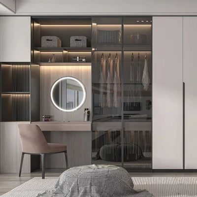 Guardarropa moderno con el aparador todo de la habitación de la nuez en uno