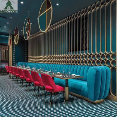 Una cabina retra del restaurante de la barra de la solución de la parada que asienta el gabinete de pared largo de la pantalla de la verja del sofá