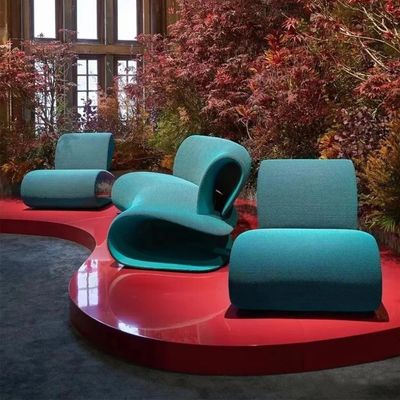 Muebles de la recepción de la recepción de la terraza del hotel moderno y creativo